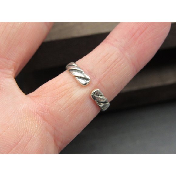 Size 4 Sterling Silver Braid Pattern Toe Band Ring Vintage Statement Engagement - Picture 4 of 8